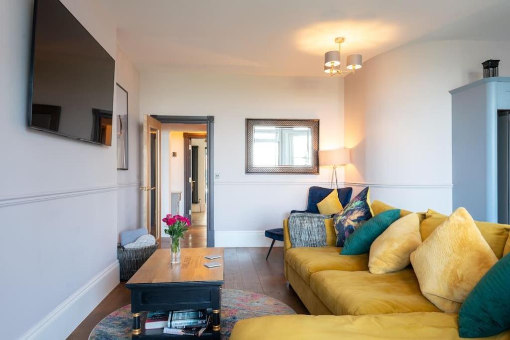 Stylish Beachfront Bolthole With Stunning Sea Views And Luxury Touches Herne Bay Kültér fotó