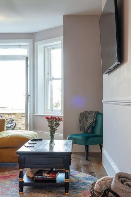 Stylish Beachfront Bolthole With Stunning Sea Views And Luxury Touches Herne Bay Kültér fotó