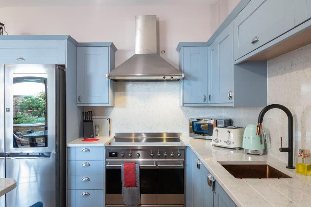 Stylish Beachfront Bolthole With Stunning Sea Views And Luxury Touches Herne Bay Kültér fotó