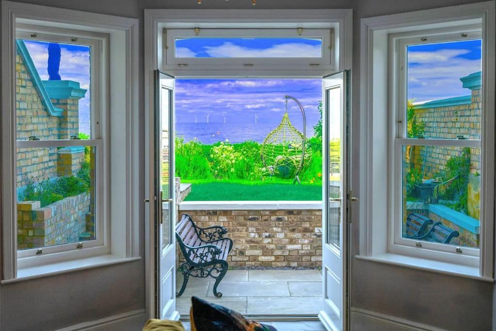 Stylish Beachfront Bolthole With Stunning Sea Views And Luxury Touches Herne Bay Kültér fotó
