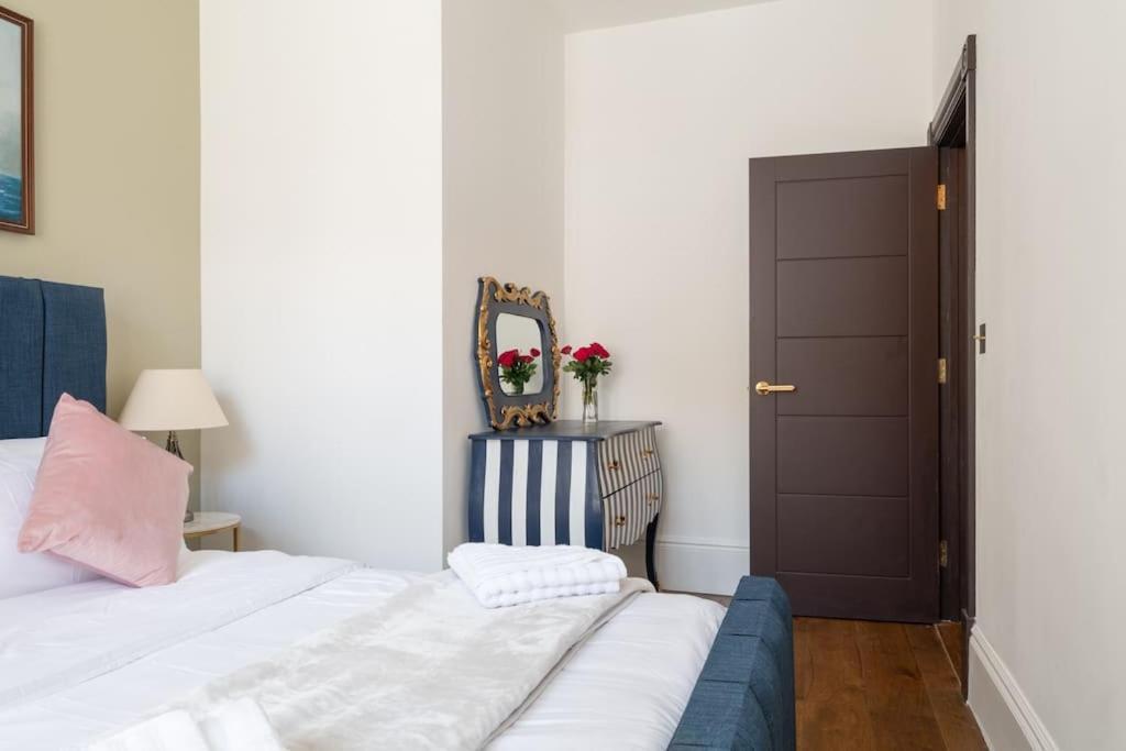 Stylish Beachfront Bolthole With Stunning Sea Views And Luxury Touches Herne Bay Kültér fotó