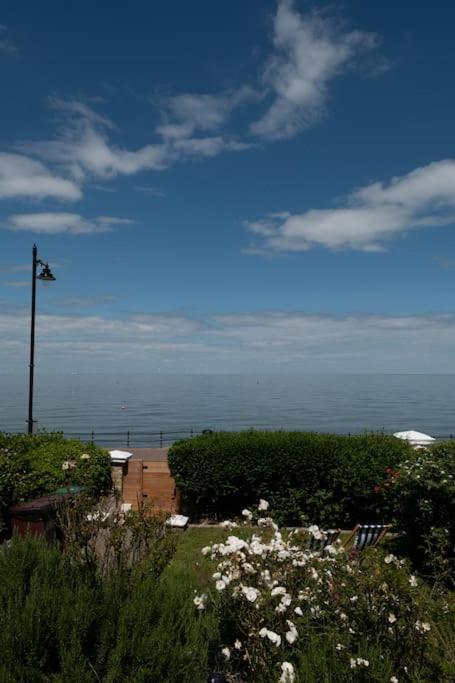 Stylish Beachfront Bolthole With Stunning Sea Views And Luxury Touches Herne Bay Kültér fotó